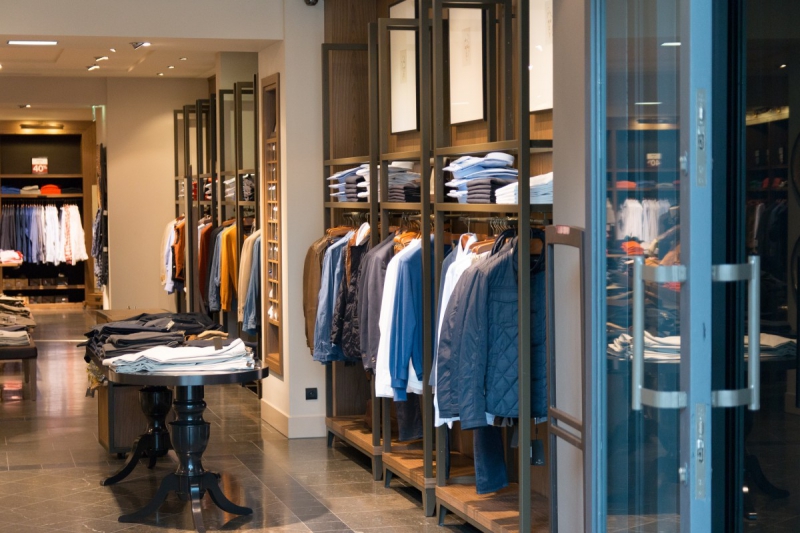 ecommerce-PEILLE-min_shop_clothes_clothing_shopping_mall_shopping_kielce_crown_poland-862477